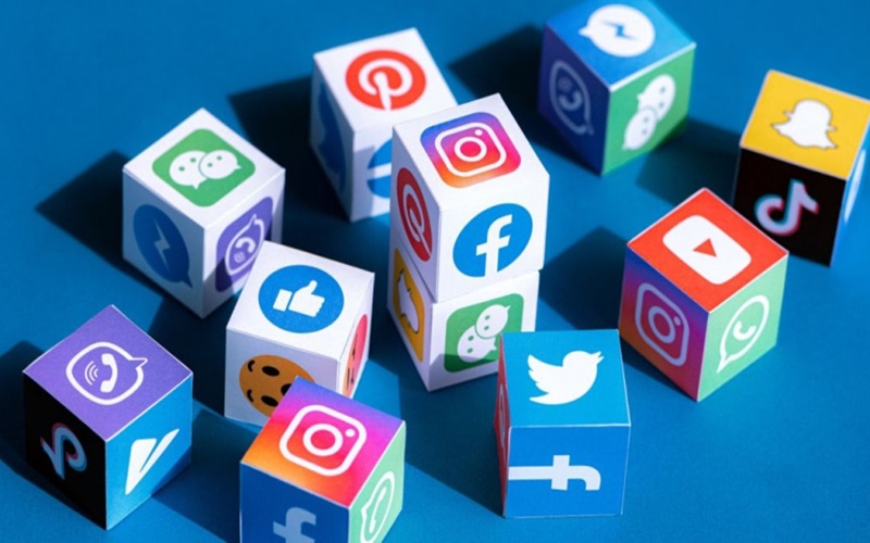 Berhati-Hati Dalam Menyeberkan Informasi Pribadi Di Media Sosial 